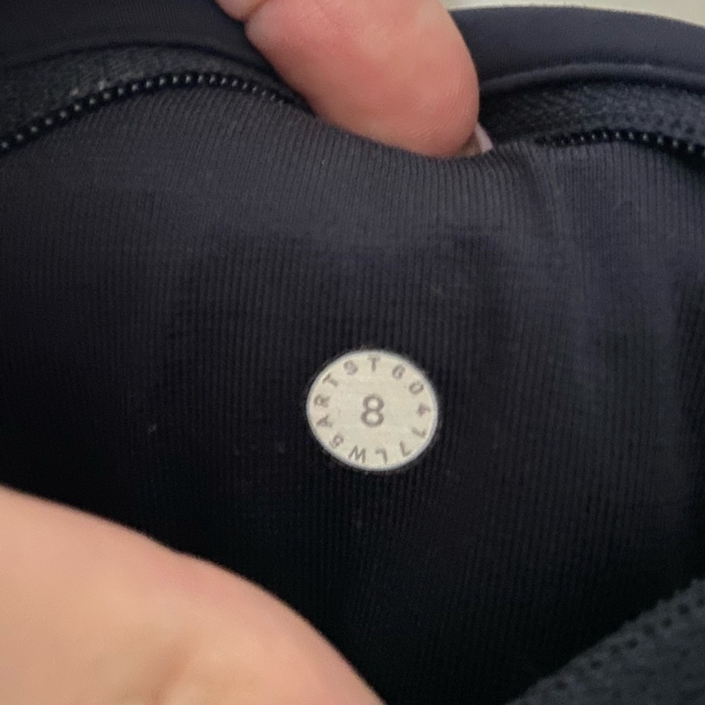 Lululemon - Picture 4 of 5
